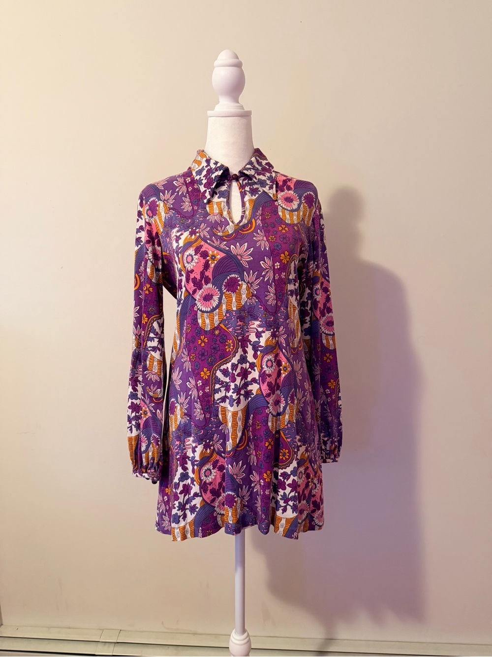 Vintage 60’s Psychedelic Purple Floral Keyhole Long-Sleeve Dress